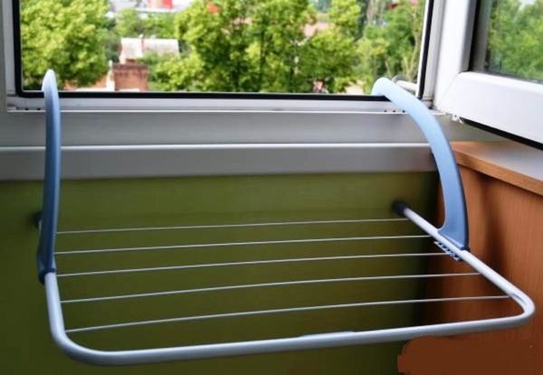 Инерционная сушилка для белья на балкон