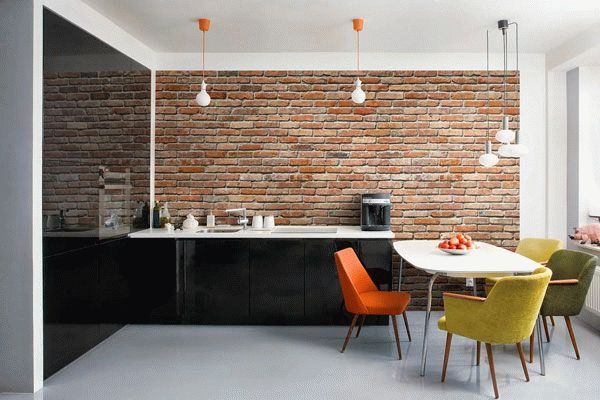 Обои или плитка, что выбрать для отделки стен на кухне? 